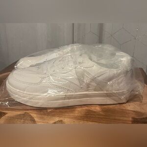 GAP Kids White Sneakers – Boys Size 2 | New with Tags